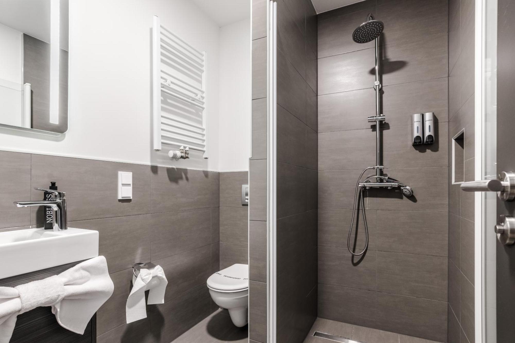 Hotel Montenegro วอร์มส์ ภายนอก รูปภาพ