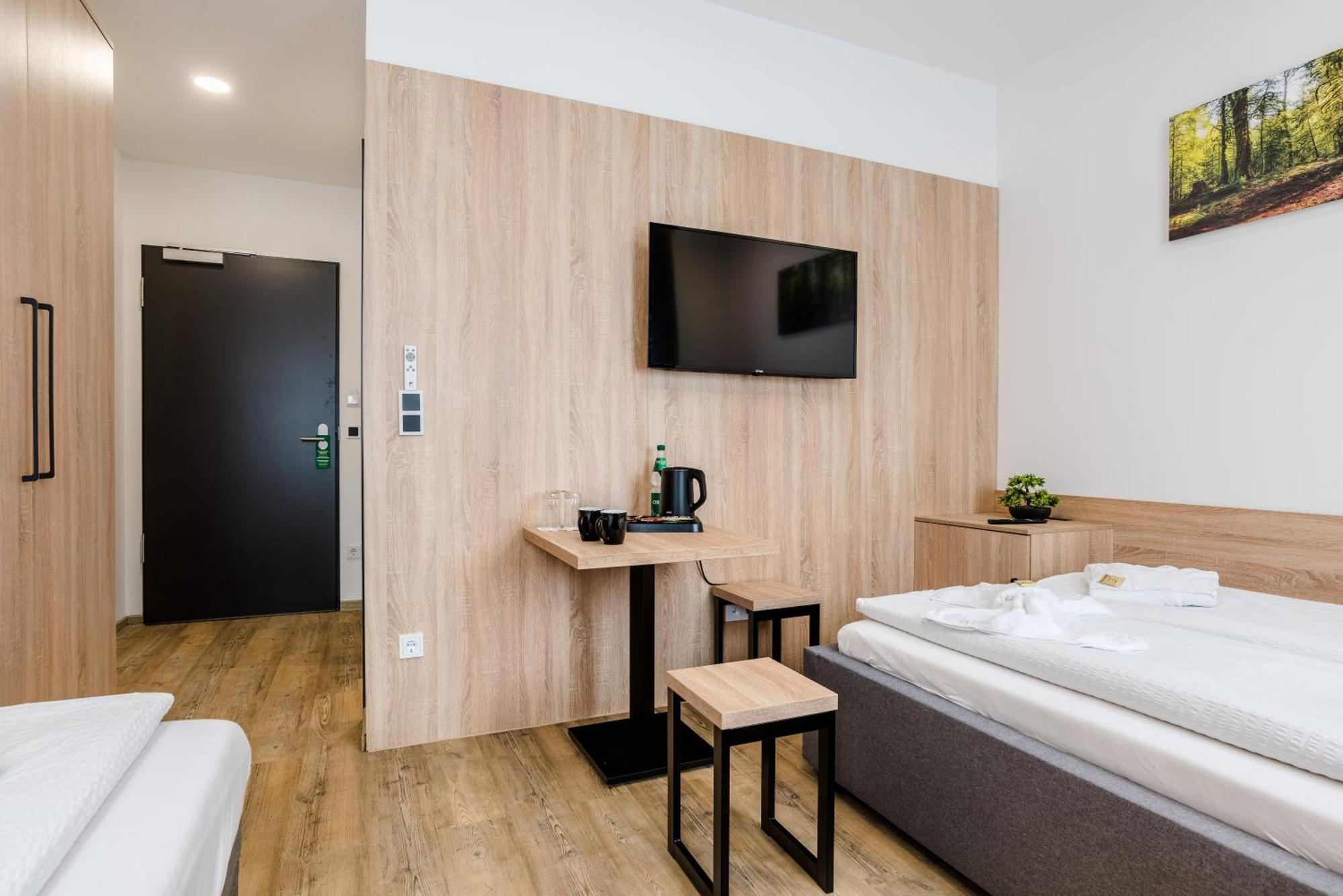 Hotel Montenegro วอร์มส์ ภายนอก รูปภาพ