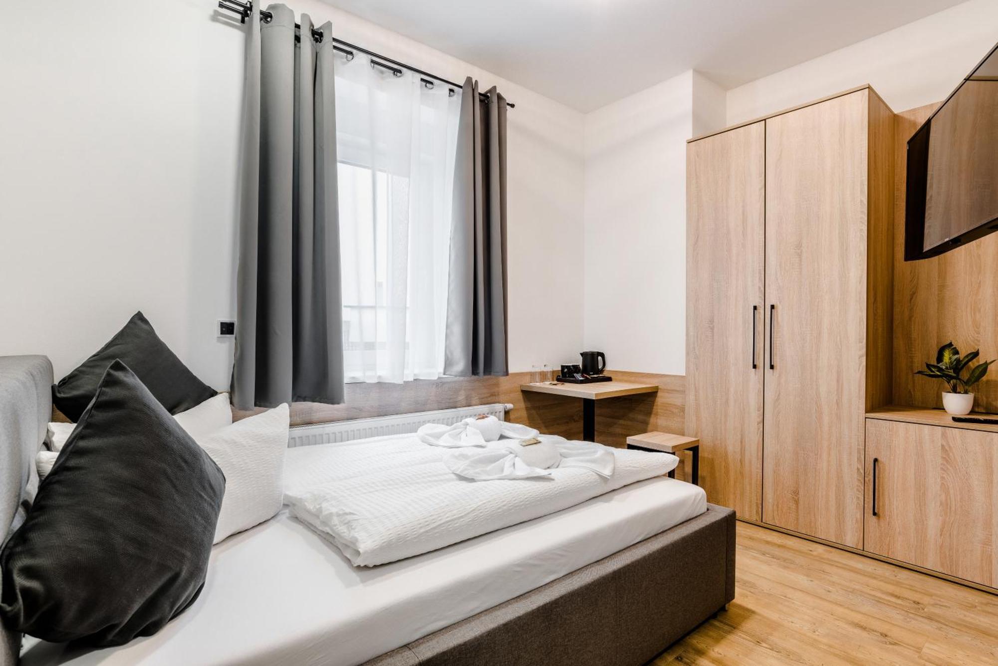 Hotel Montenegro วอร์มส์ ภายนอก รูปภาพ