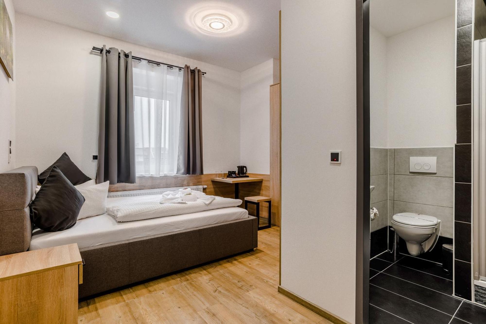 Hotel Montenegro วอร์มส์ ภายนอก รูปภาพ