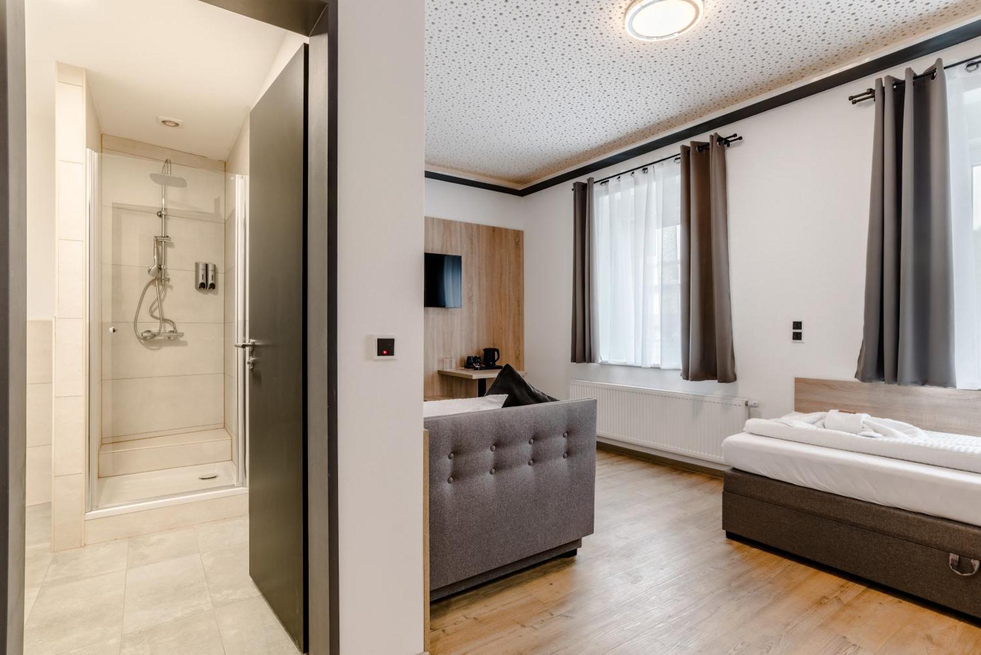 Hotel Montenegro วอร์มส์ ภายนอก รูปภาพ